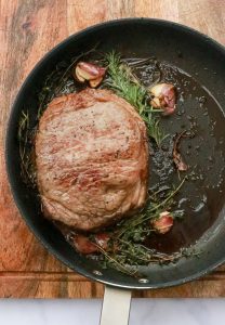 steak in pan image