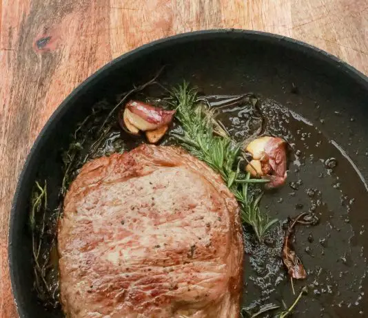 steak in pan image