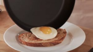 Scanpan TechnIQ Egg sliding out